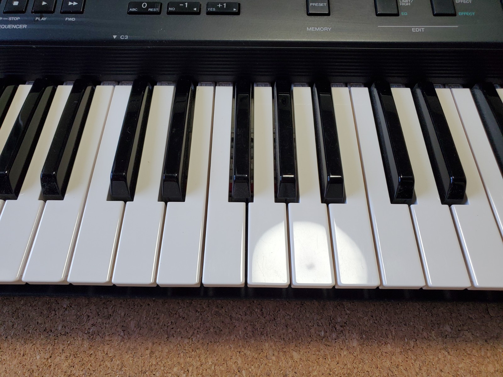 Yamaha V50 Digital Synthesizer New Battery & Button Initialized Good Condition