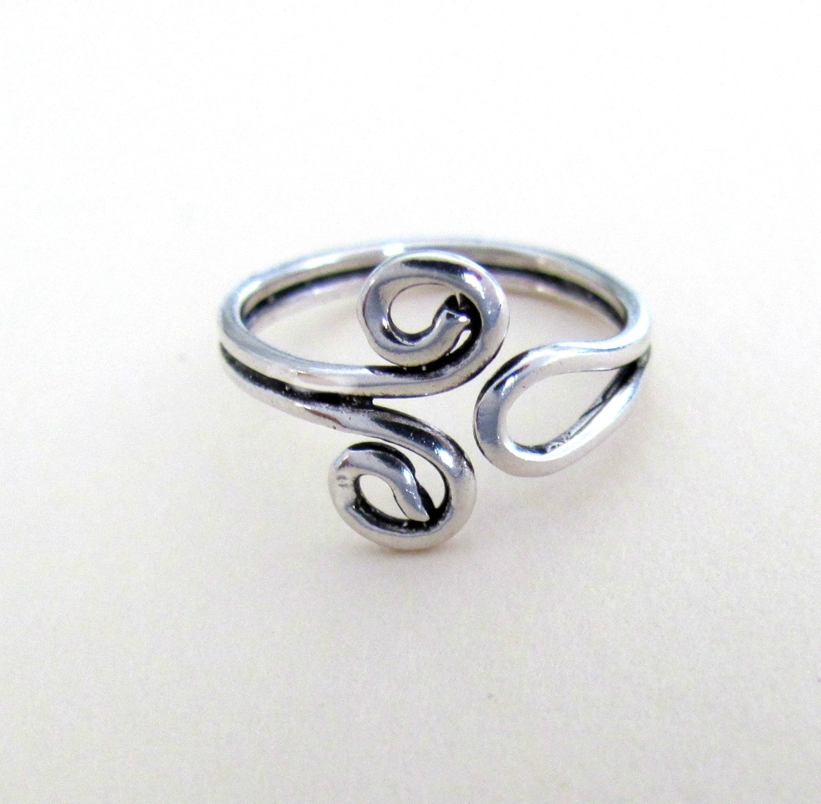 Sterling Silver rustic looped wire adjusts at top toe ring