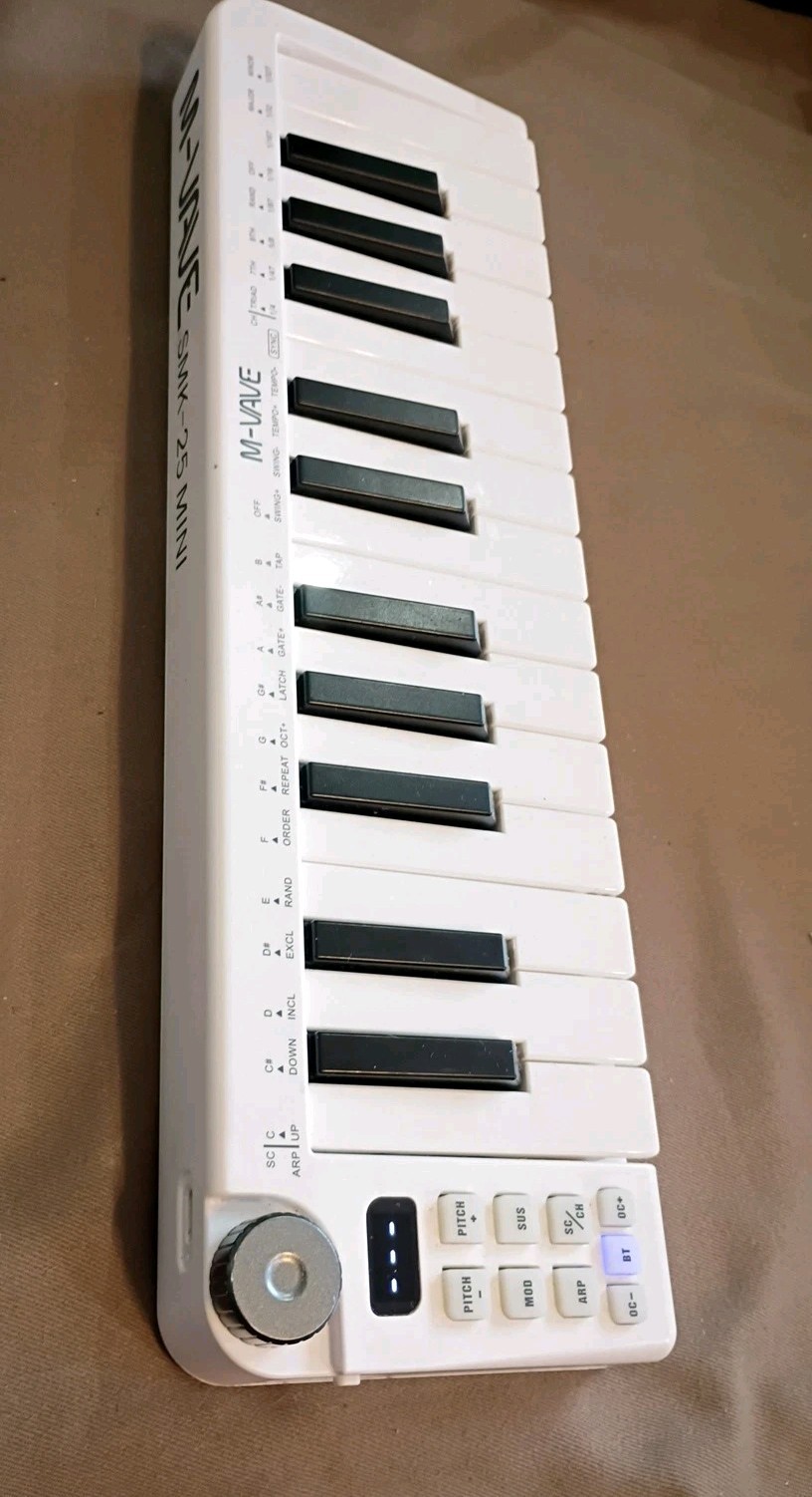 M-VAVE SMK-25 Mini Wireless Bluetooth MIDI Controller With Charging Cable