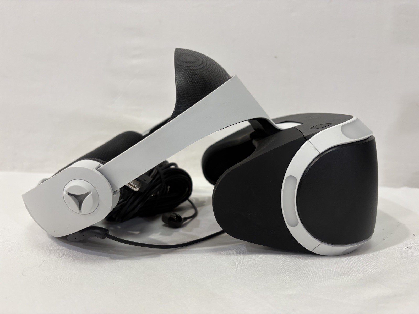 Sony PlayStation VR (PSVR) Starter Bundle - Headset, 2x Move Controllers, Camera