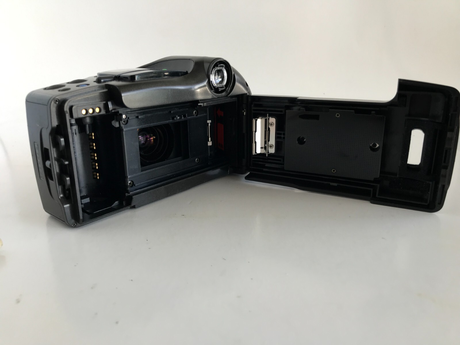 Olympus Infinity SuperZoom 330 AF 35mm Film Camera Flash UNTESTED