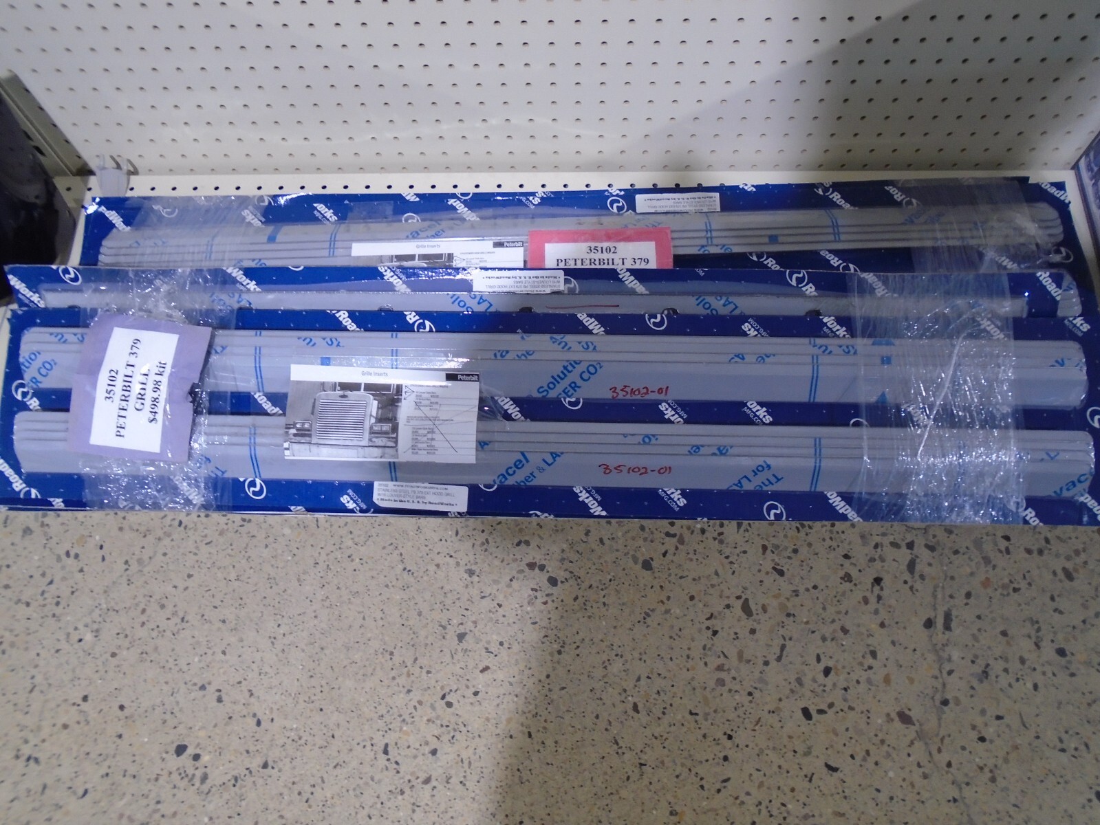 RoadWorks Peterbilt 389 Grille Inserts 35102