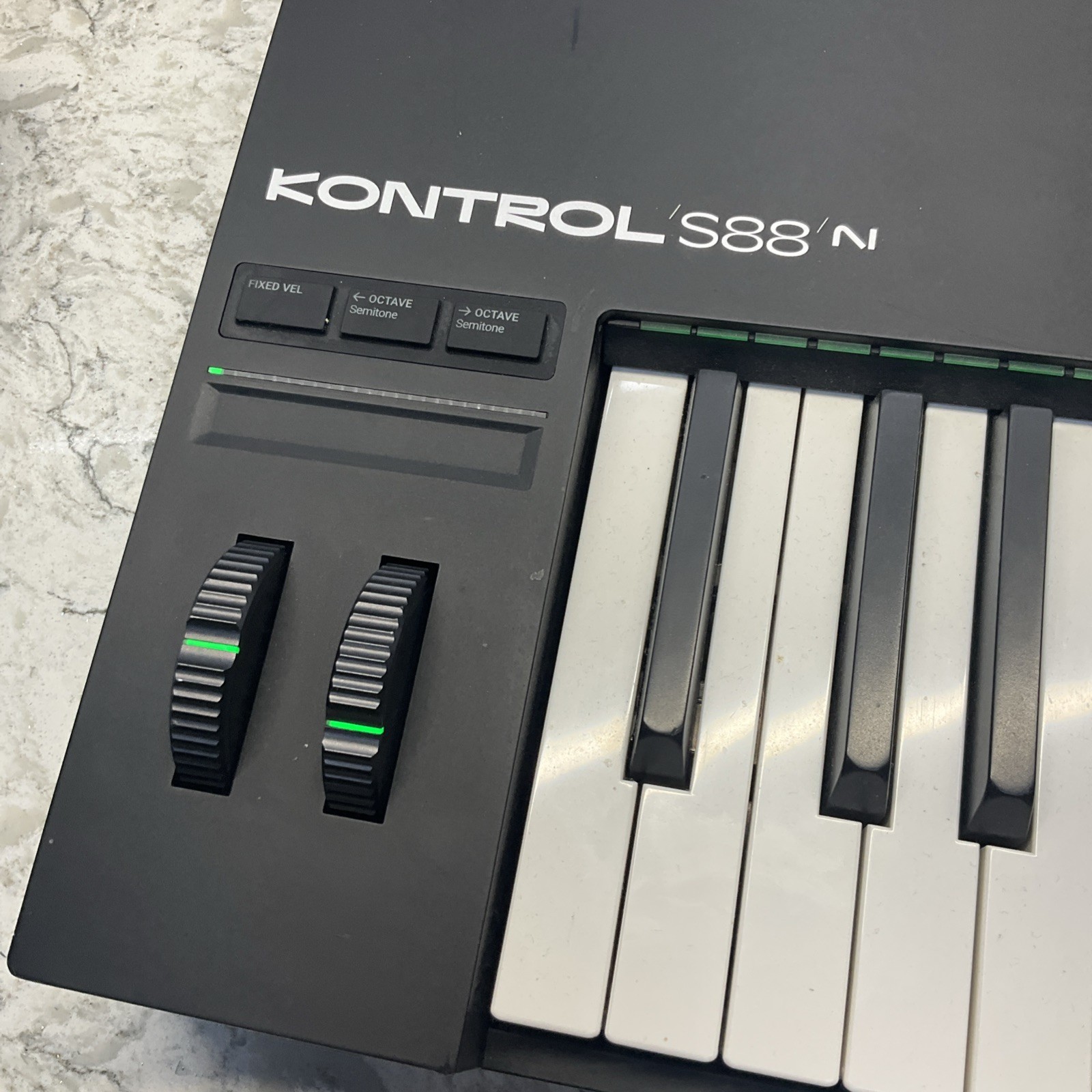Native Instruments Komplete Kontrol S88 MK3 88-Key Keyboard Controller
