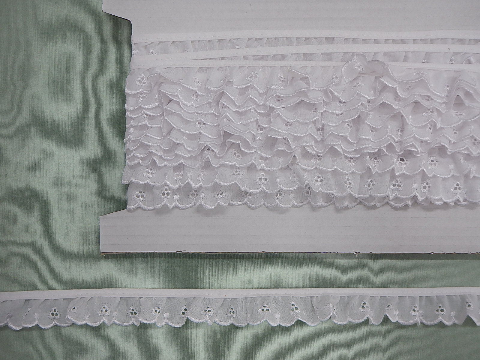 Broderie Anglaise Gathered Lace  White (5546) x 20 mts