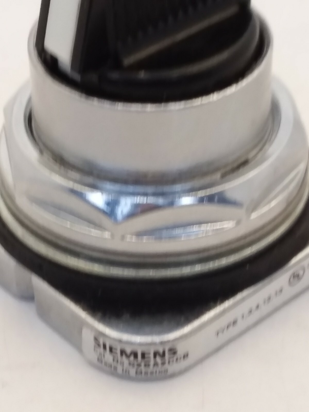 SIEMENS 52SA2CCB SELECTOR SWITCH OPERATOR 3-POS LEFT MAIN RIGHT SPRING RET NNB