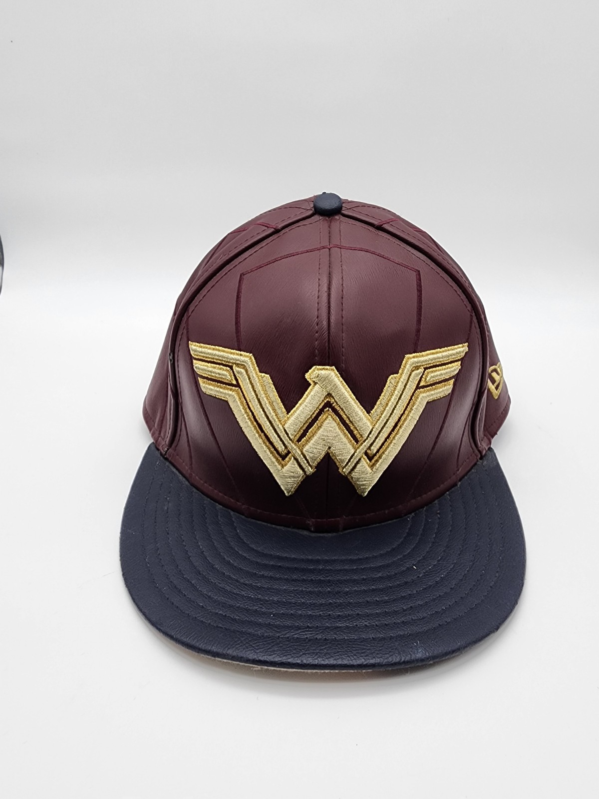 Authentic DC Comics Wonder Woman New Era 59Fifty Fitted Hat – Collectible