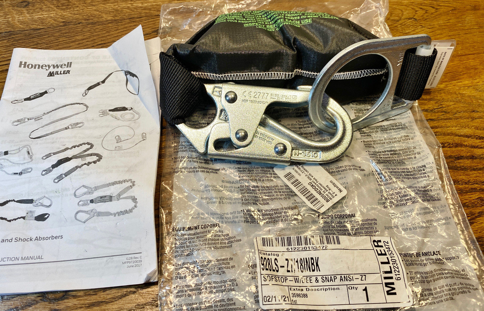 Miller 928LS-Z7/18INBK SofStop Shock Absorber Locking Snap Hook & D-ring