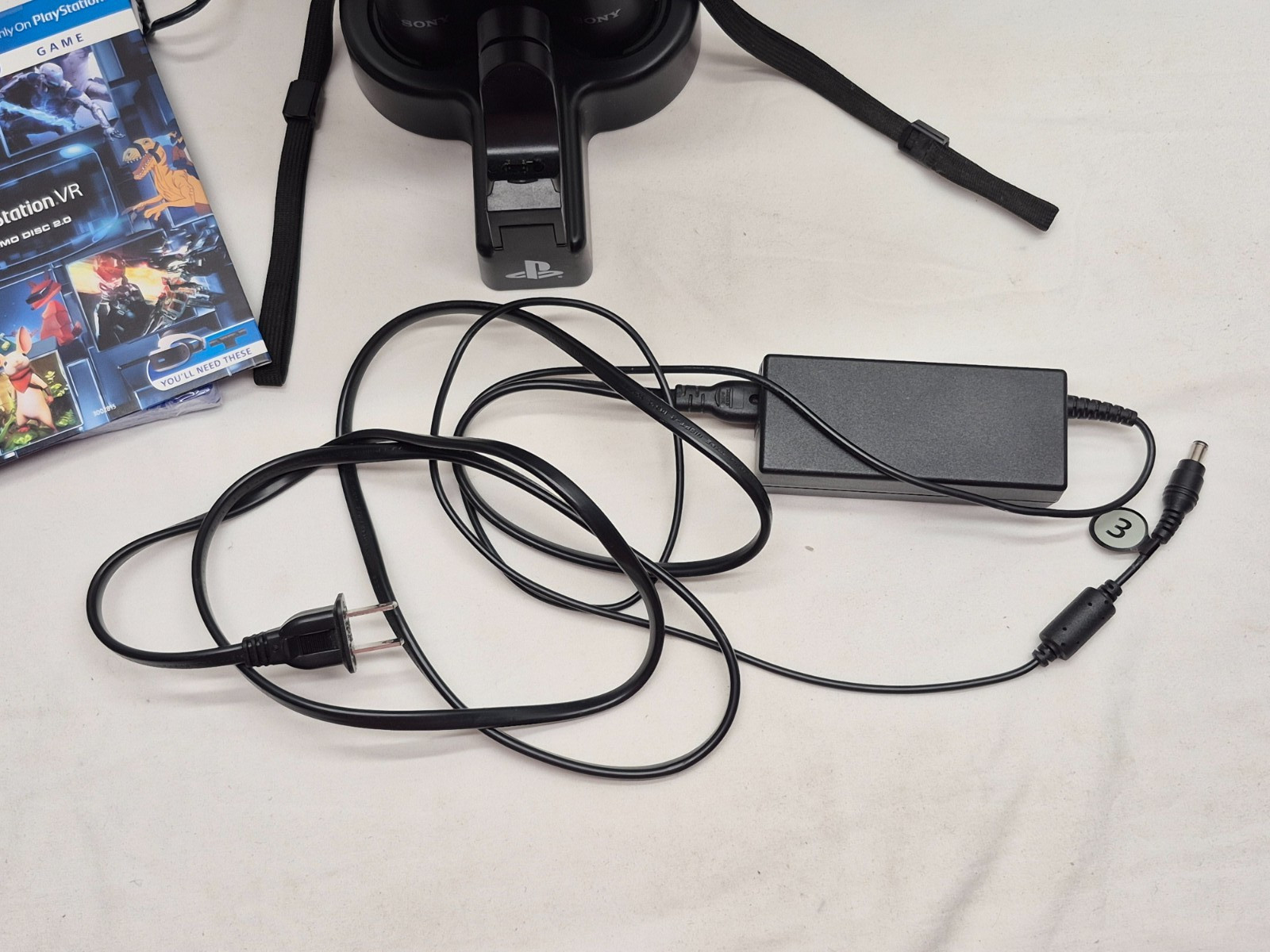 Sony Playstation VR Virtual Reality Headset Motion Controller Camera Charger PS4