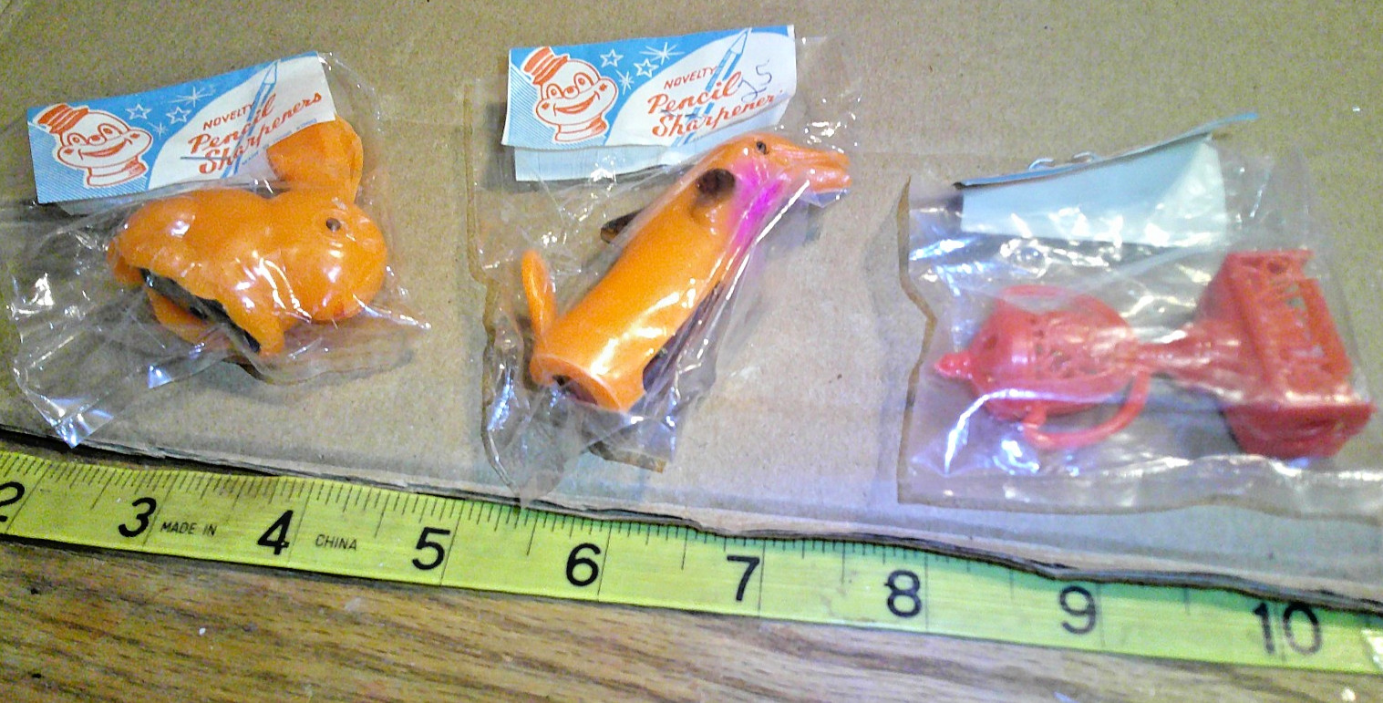 3 original vintage plastic  pencil sharpeners Hong  Kong sealed #4