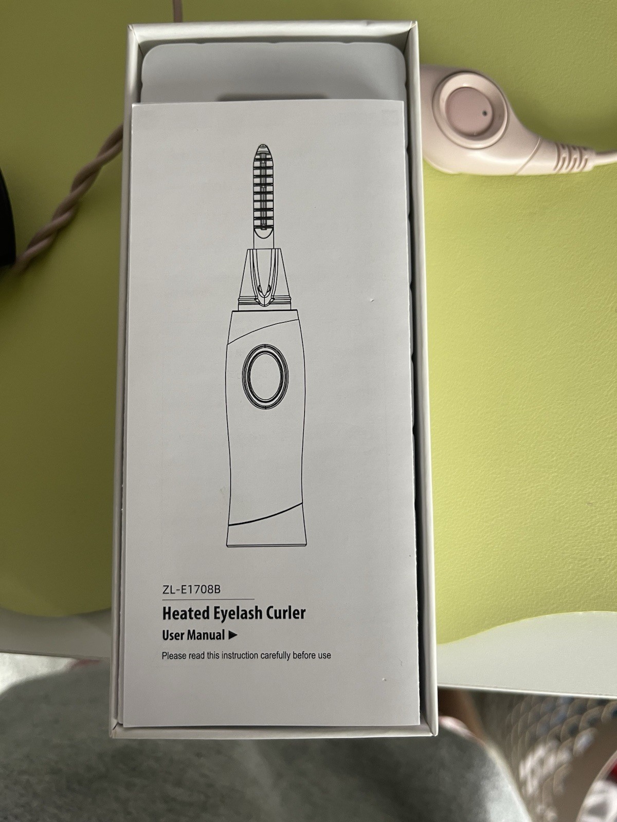 Heated Eyelash Curler ZL-E1708B White Plastic Electric Lash Styling Tool