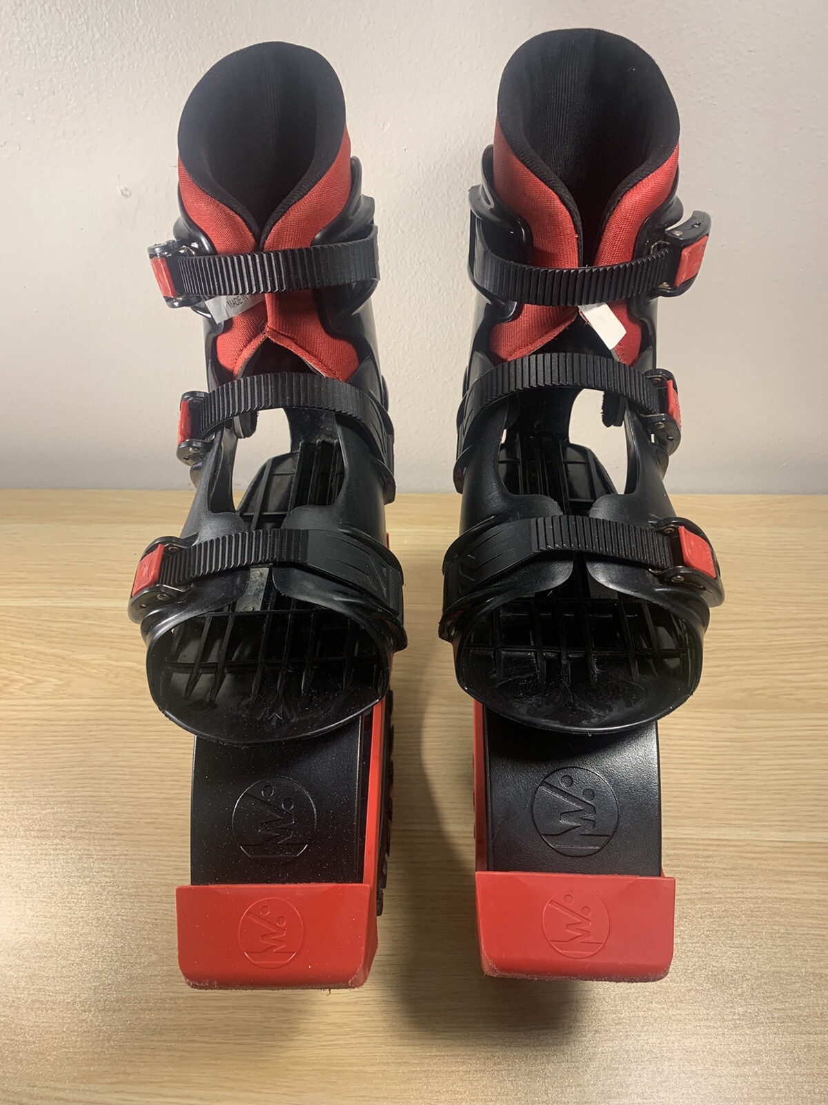 Air Kicks Anti-gravity Running Boots Size M 88-154 Black/red