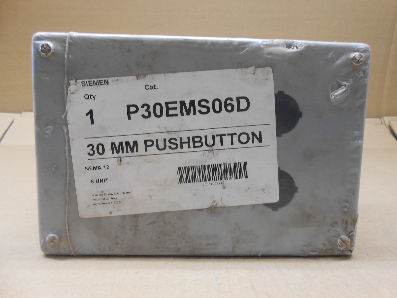 1 NIB SIEMENS P30EMS06D 30MM PUSHBUTTON STATION 6 HOLE UNIT NEMA 12 (4 AVAIL)