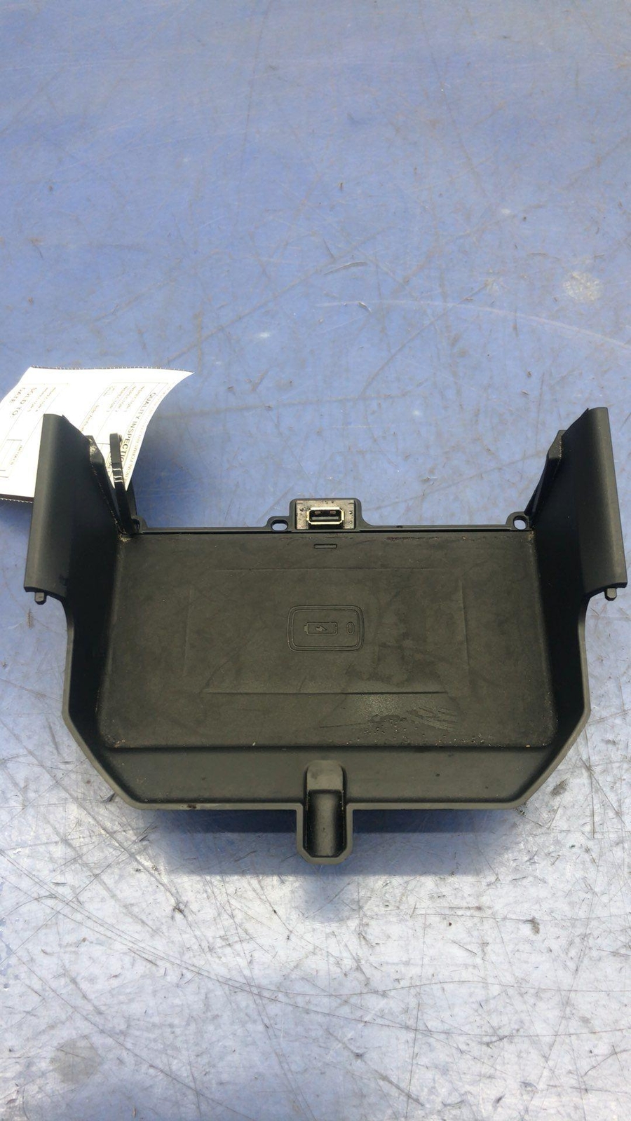 2017 - 2022 BMW 540i G30 OEM WIRELESS CHARGING MODULE & PAD ASSEMBLY 8801509