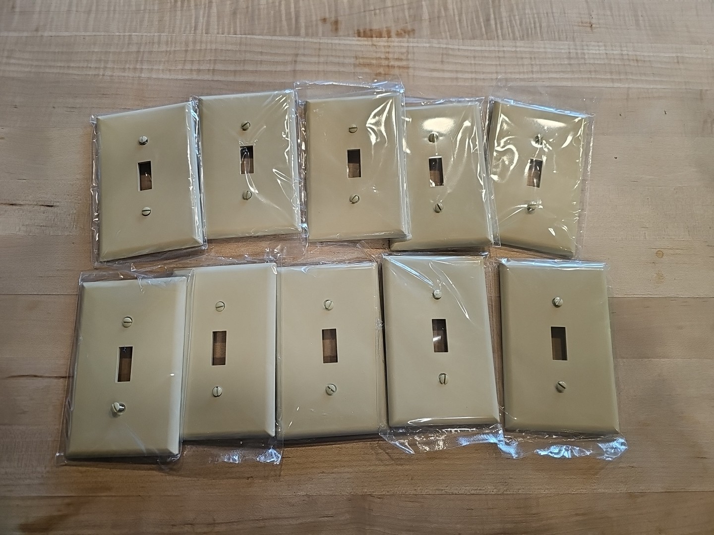 Eaton, PJ1V-10-LW, Ivory, Mid-Size Single Gang Toggle Wallplates (1 Pack of 10)