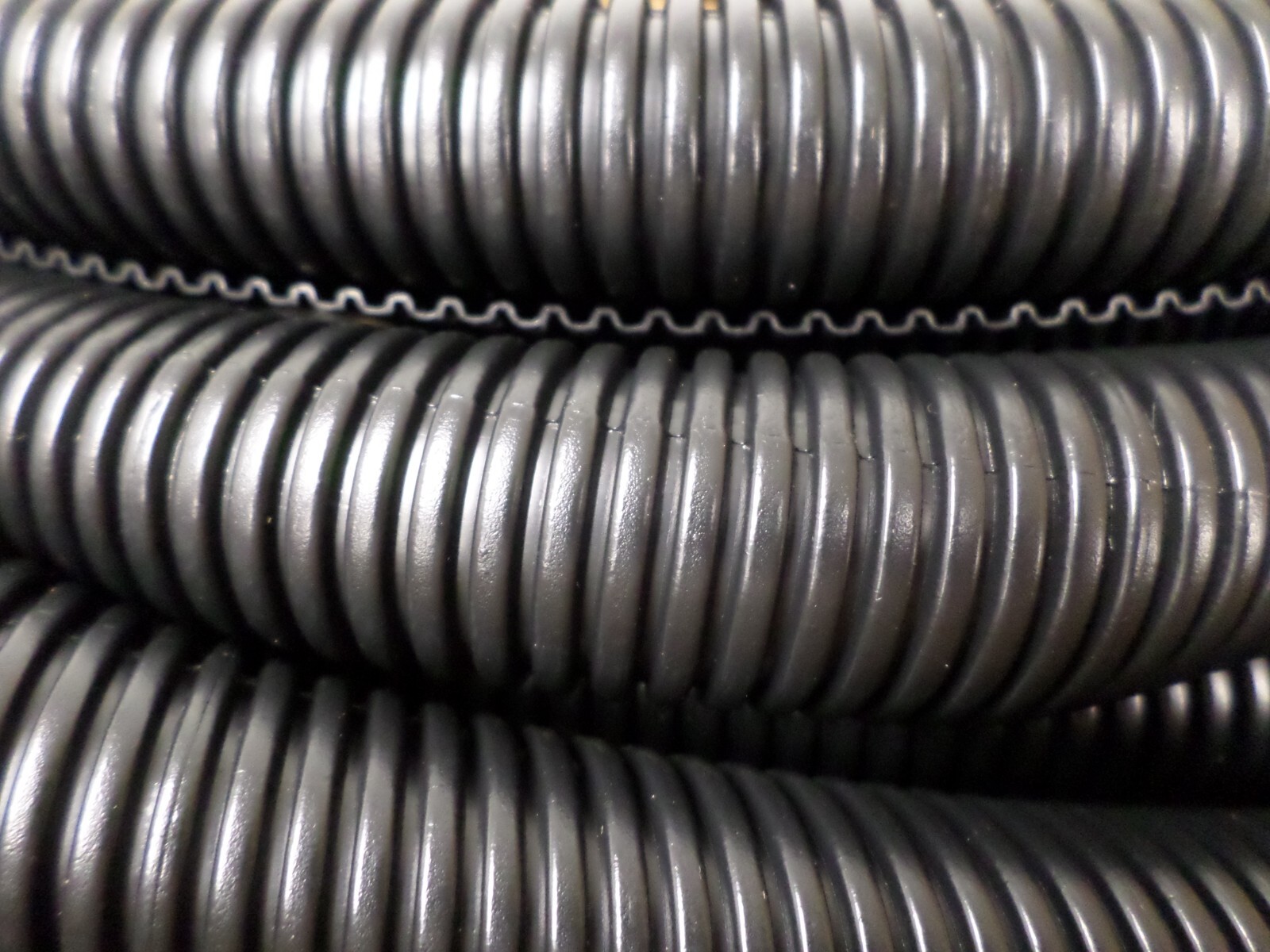 3/4" x 10-Feet Black Poly Corrugated Split Wire Loom Protective Tubing