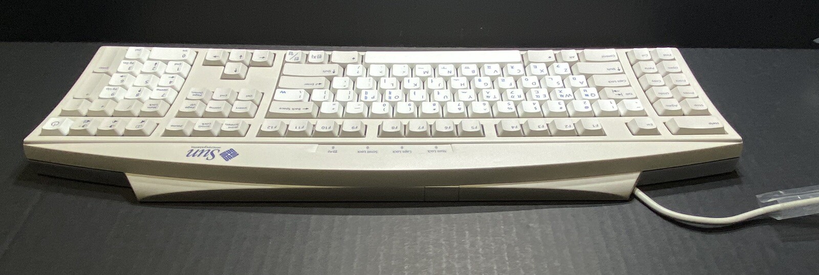 Sun 320-1302 Type-6 KOREAN Keyboard, 2Meter Cable Mini-Din8 Connector, Clean