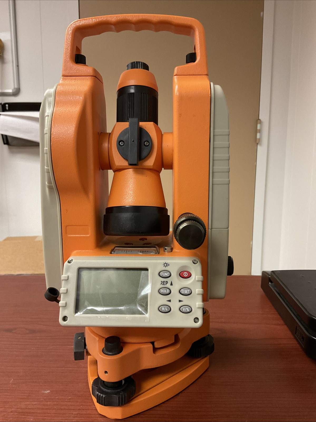Johnson electronic digital Theodoite Model 40-6932