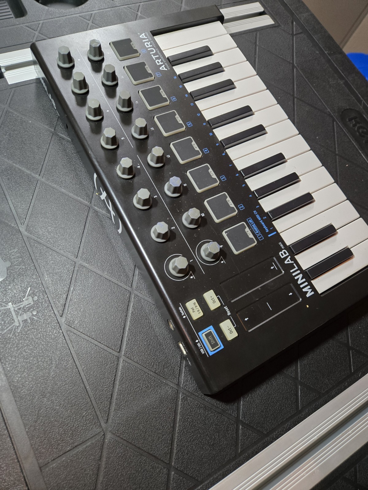 Arturia MiniLab MKII 25-Key Midi Controller Keyboard Brown Side Panel