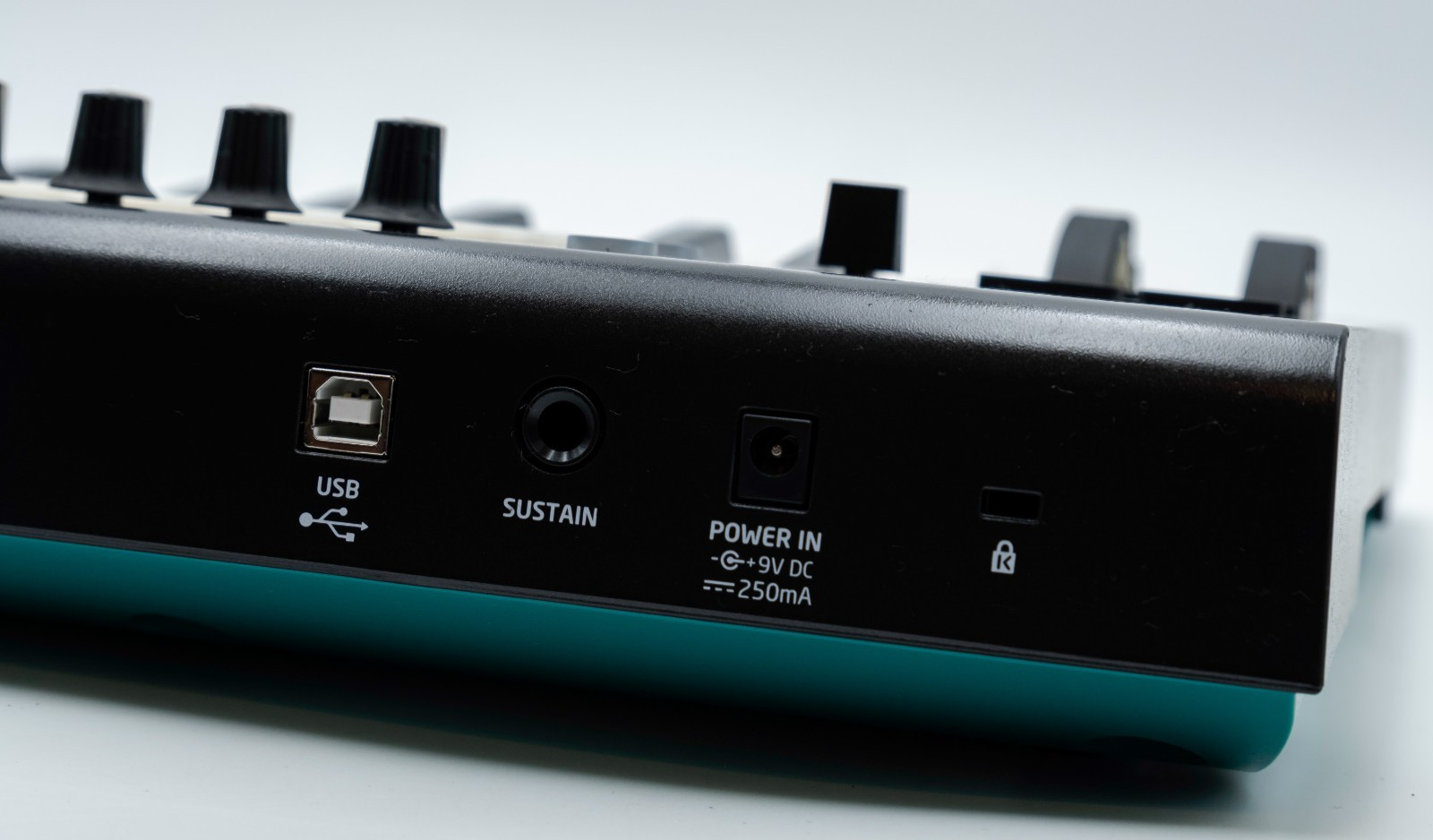 Novation Launchkey 25 MK2 w/ USB Cable
