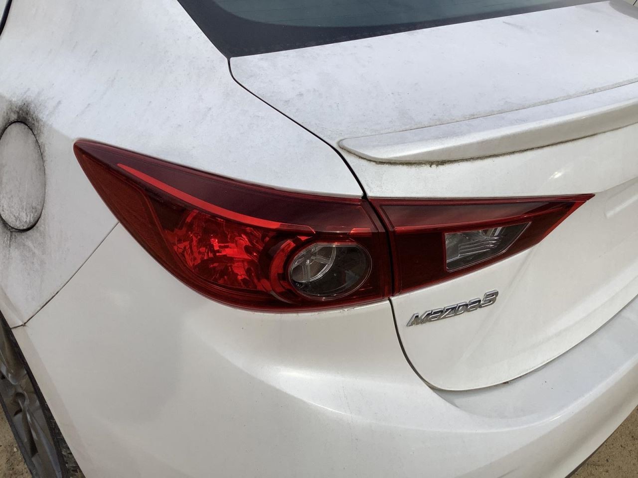 3 2018 Glove Box 4916502