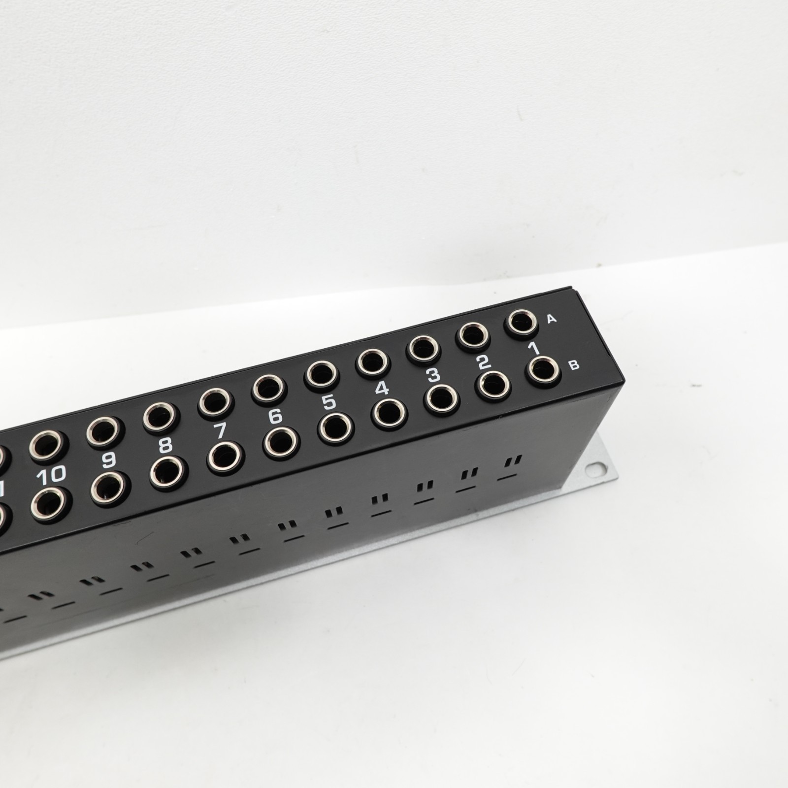 Ultrapatch Pro PX3000 3-Mods Multi-Functional 48-Point Balanced Patchbay