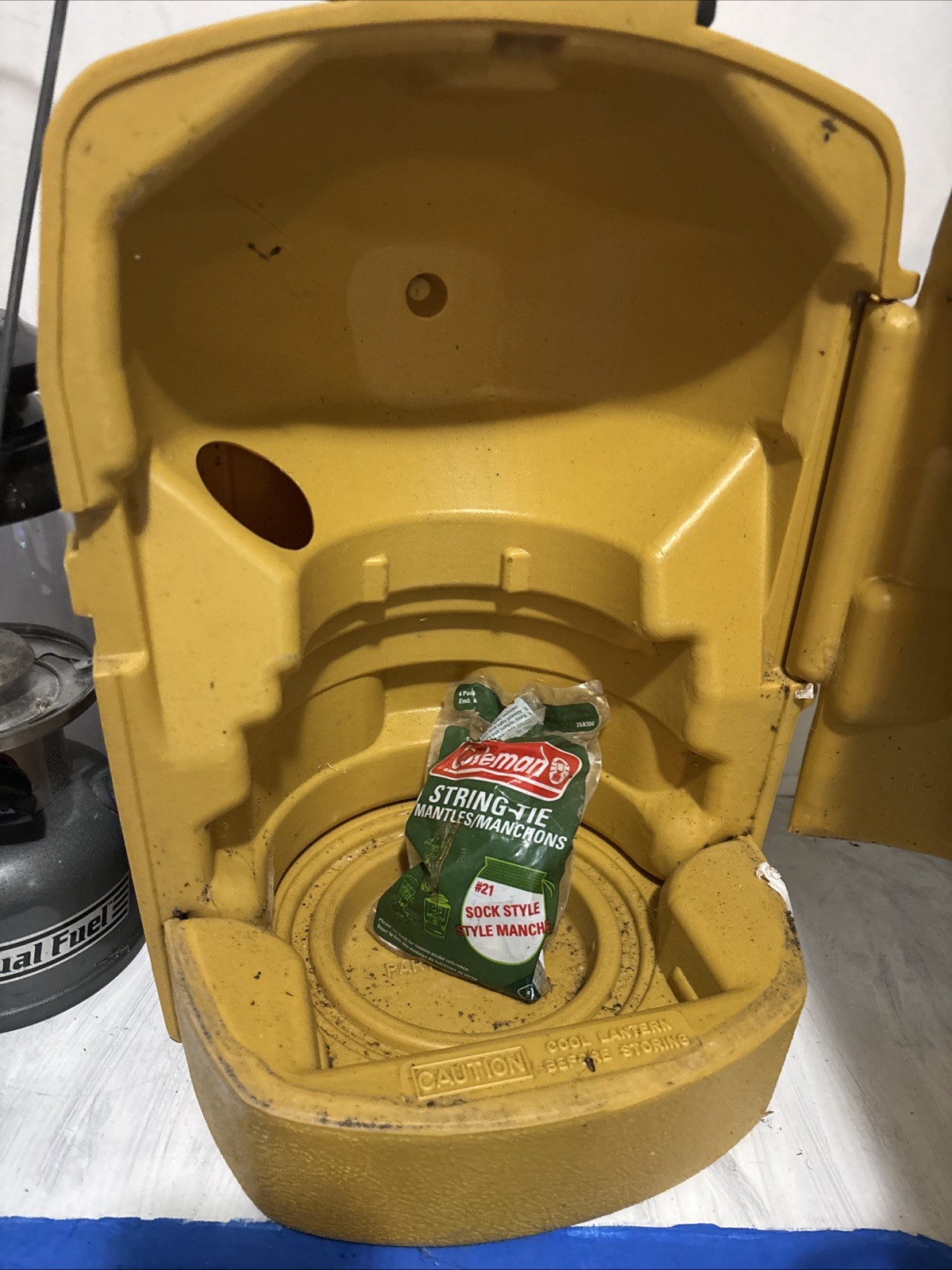 Coleman Lantern 220H Double Mantle Lantern in Yellow Clamshell Case UNTESTED