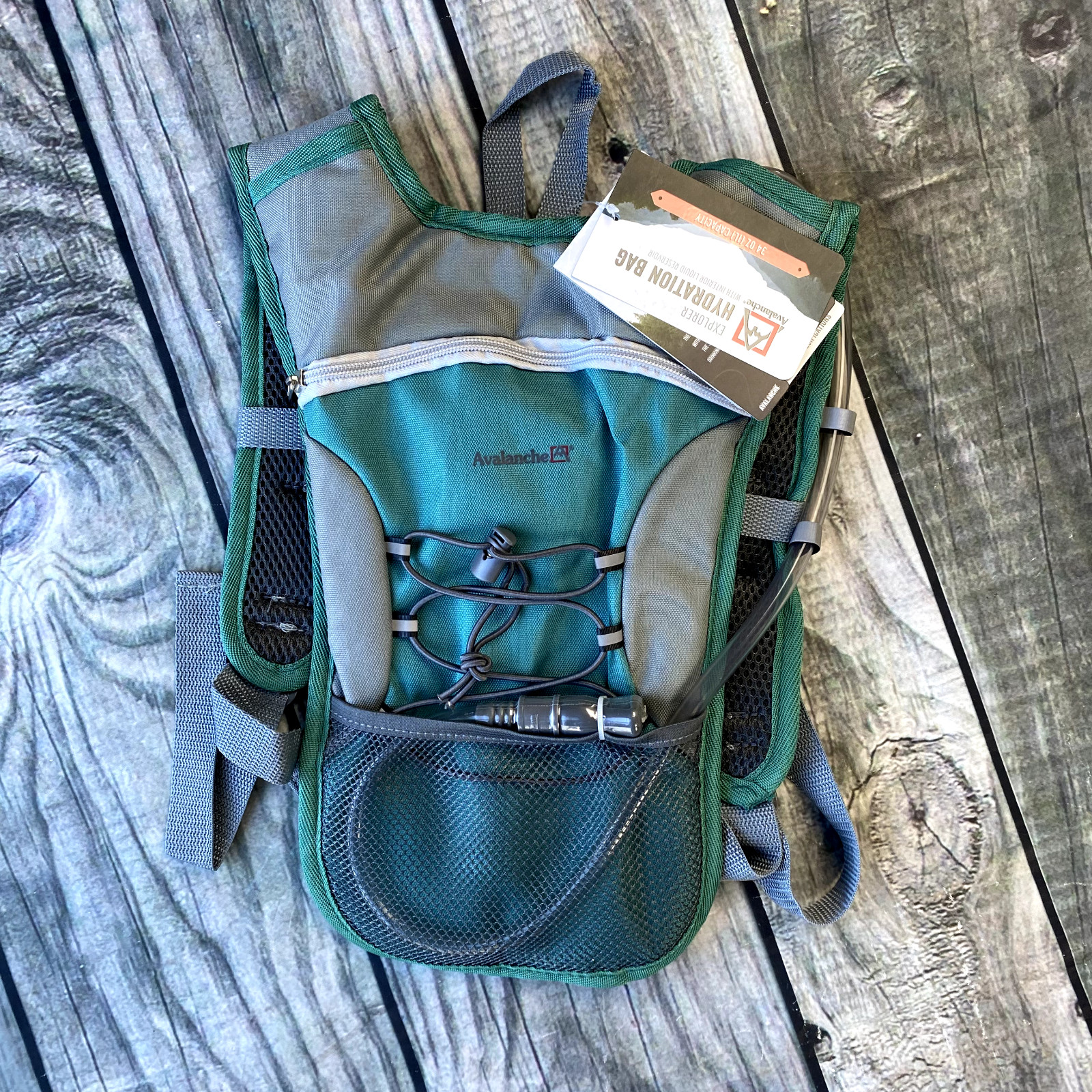 NWT Avalanche Explorer Hydration Backpack Bag Green 34oz Light Weight Hiking