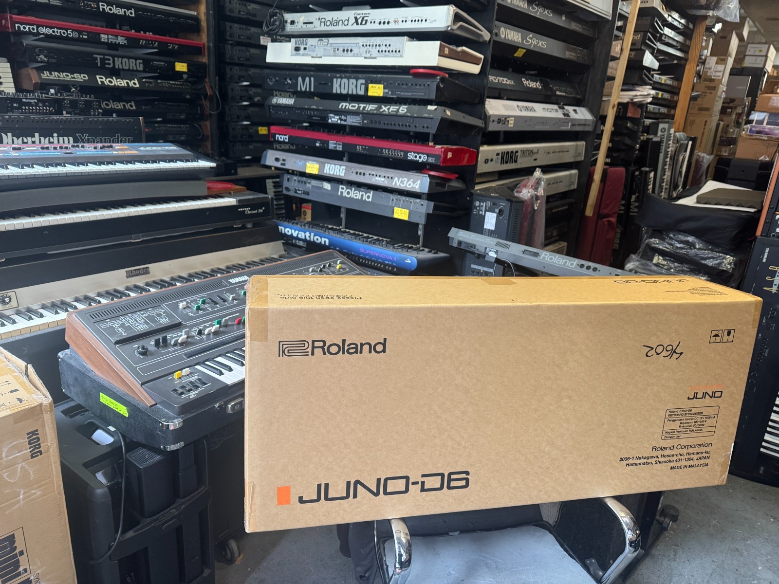 Roland Juno-D6 61 key keyboard synth , In box , NEW YORK City  ARMENS
