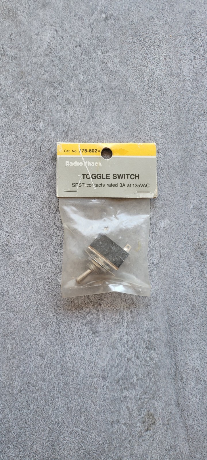 RadioShack 275-602 La 2-post SPST Toggle Switch ~NEW~ Free Shipping