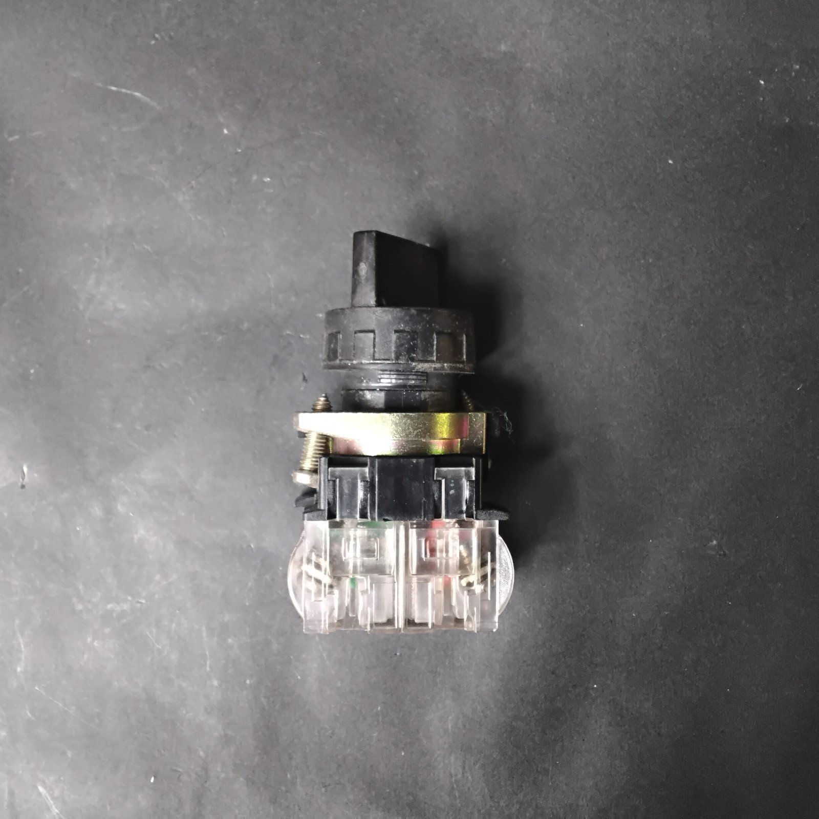 ALLEN BRADLEY 800H SELECTOR SWITCH ($27 OBO)