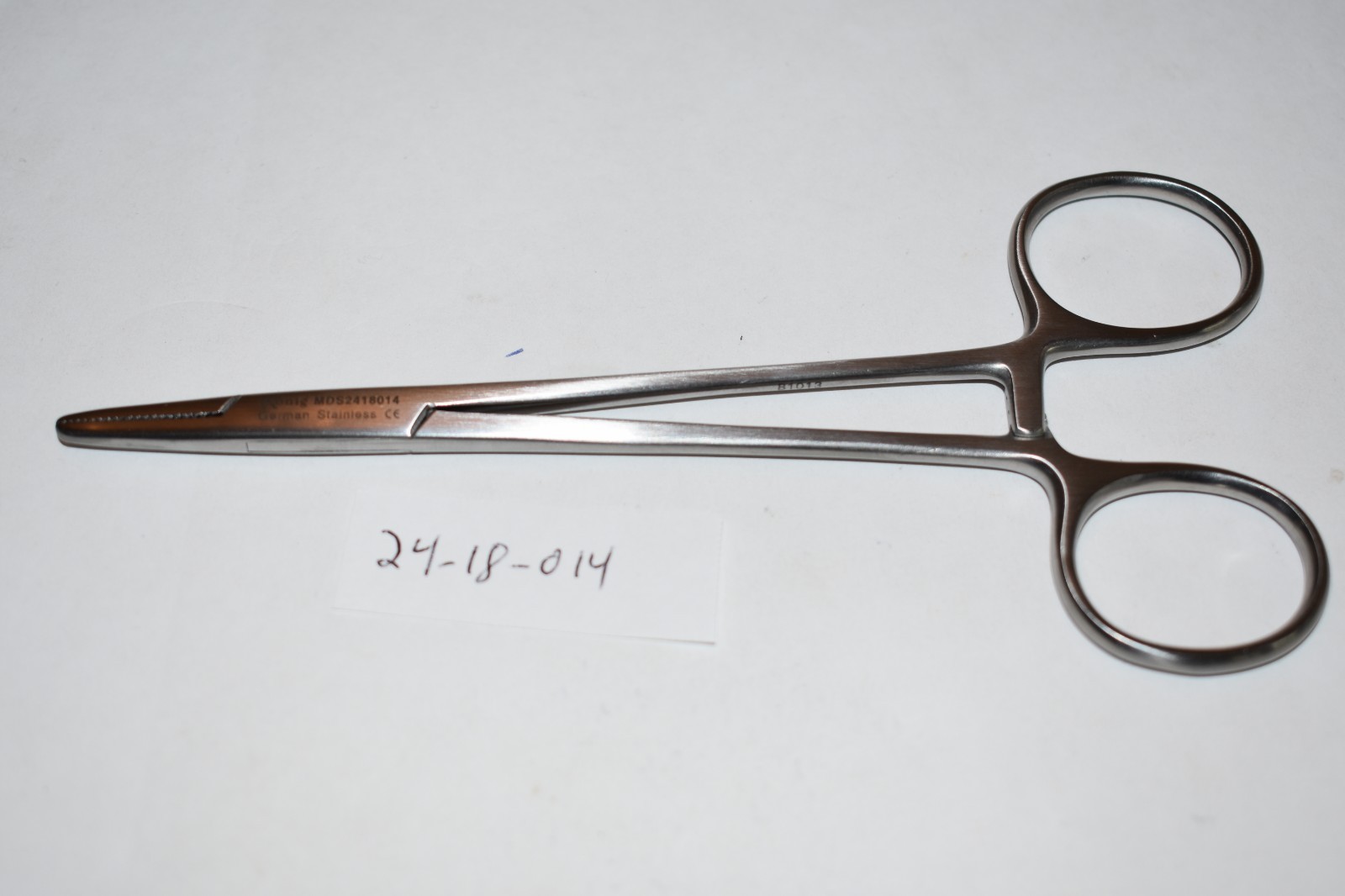 MDS-2418014  MAYO HEGAR NEEDLE HOLDER  5-1/2" SERR