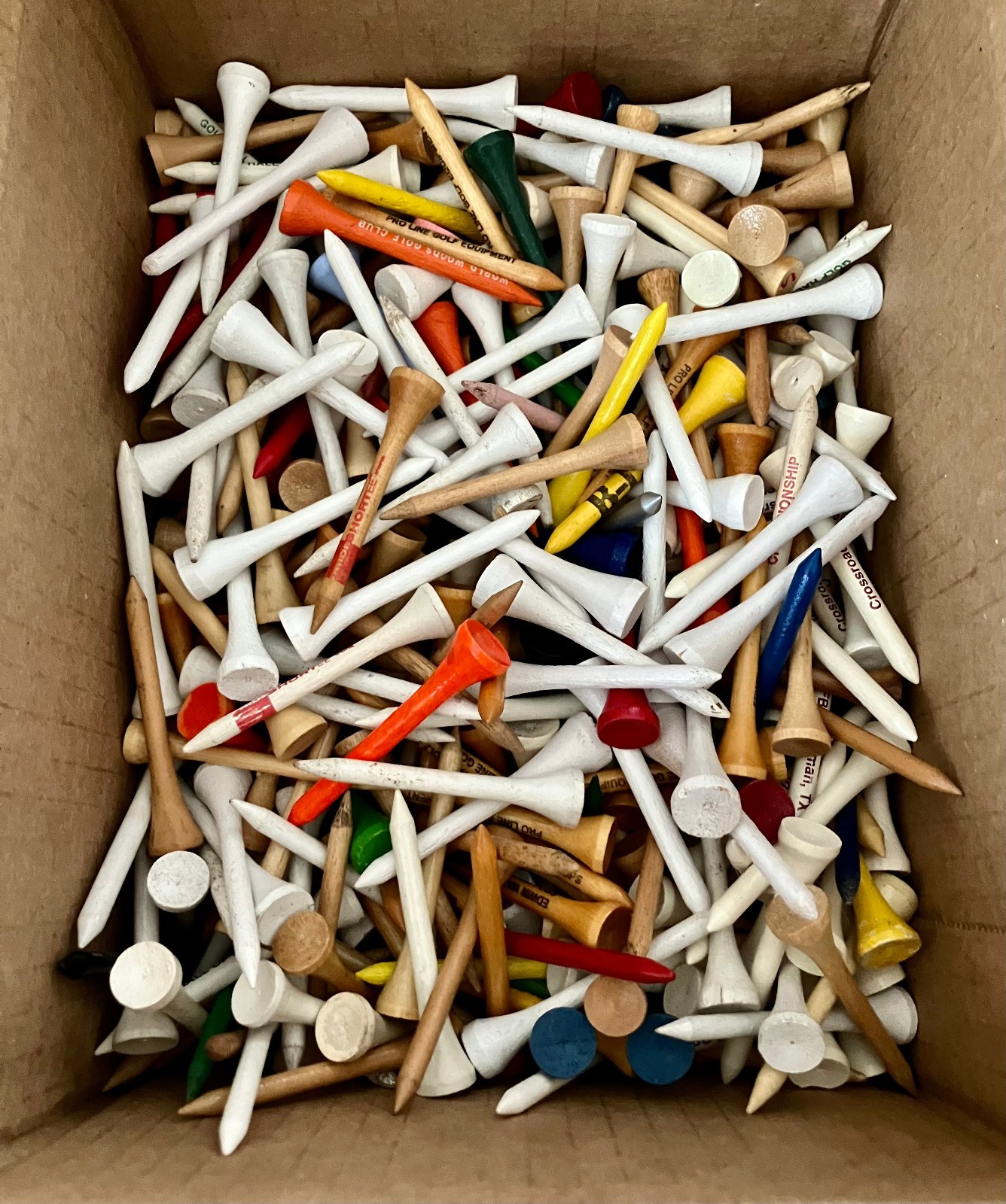 Lot of 550+ Natural Wood 2.25" Wooden Golf Tees (Some Logos)
