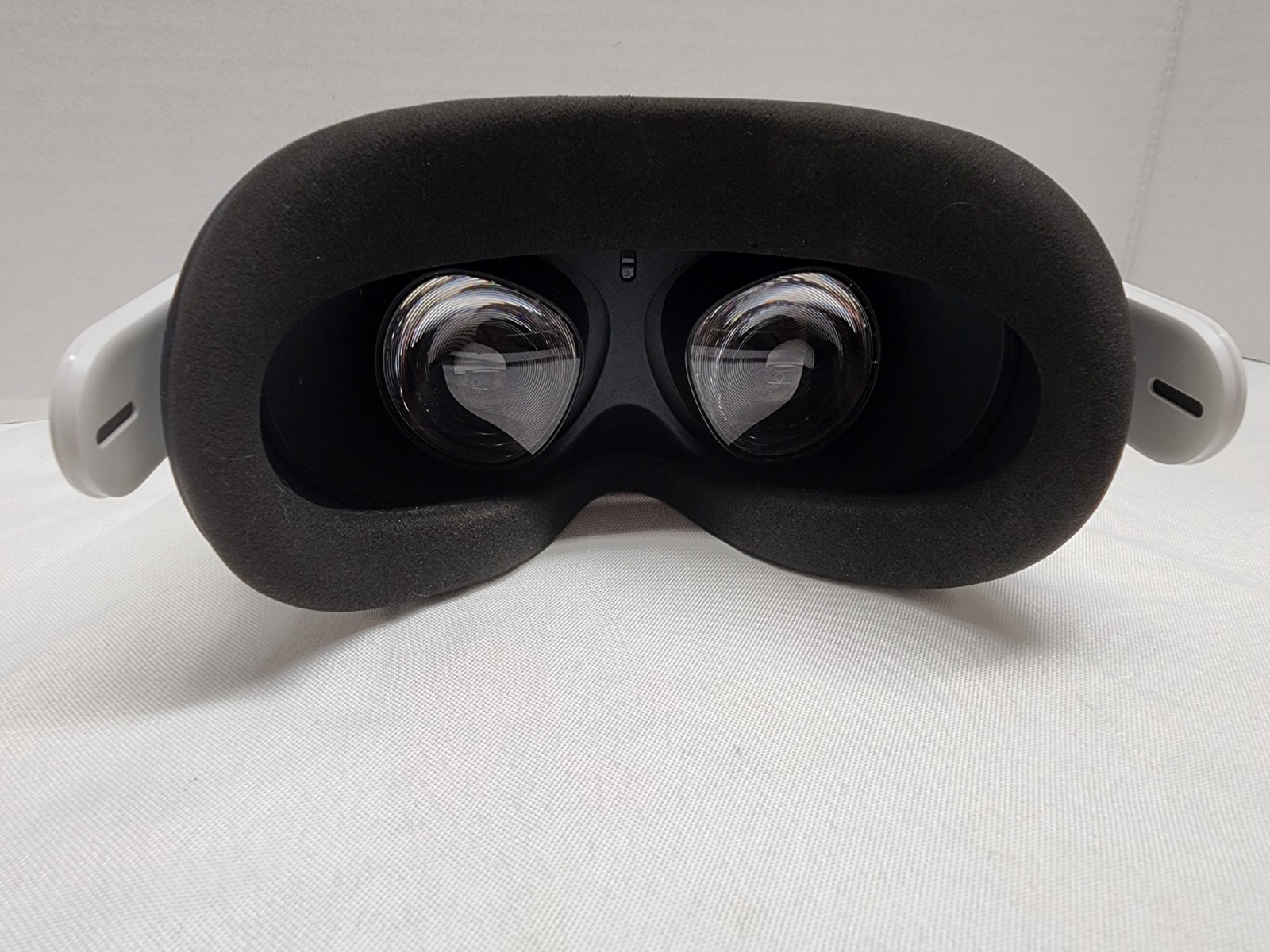 Tested Working Oculus Quest 2 64GB All-in-one VR Headset - White Headset ONLY