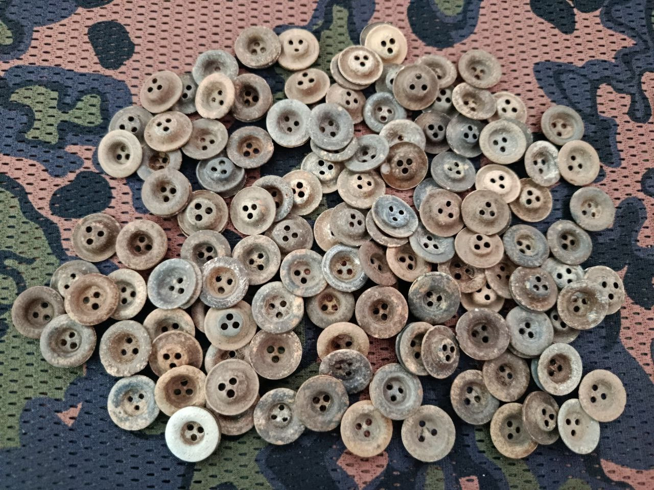 Lot Of 28x 3-Hole WW2 German Wehrmacht Zinc Gear Button Relics From Kurland