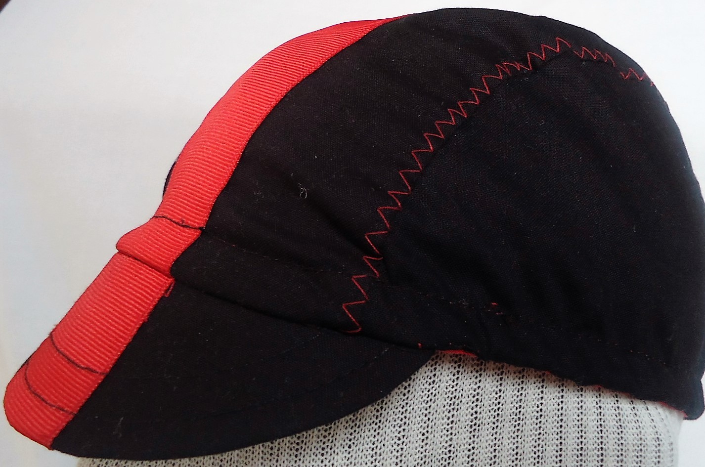 CYCLING CAP ONE SIZE COLOR BLACK STRAP RED   100% COTTON
