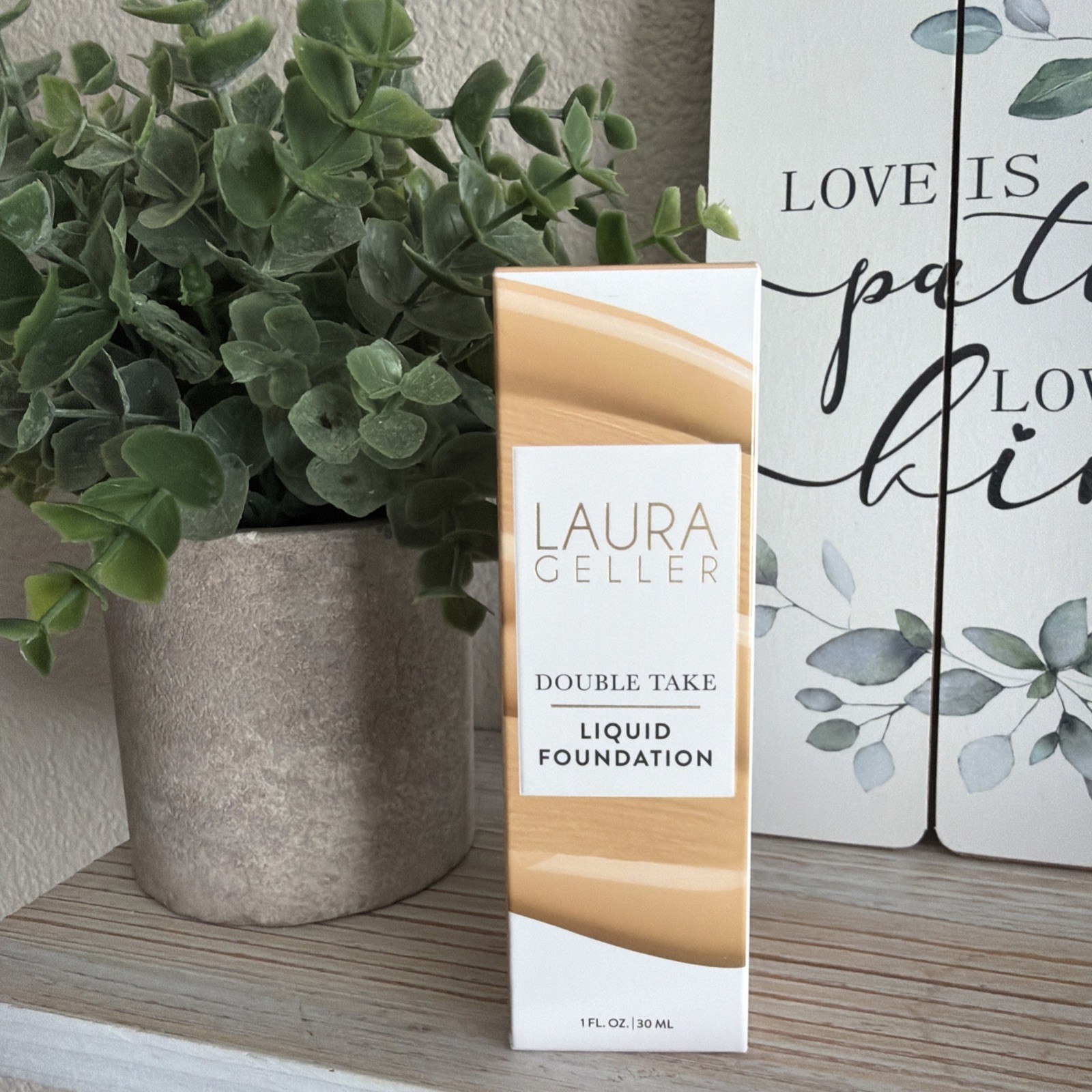 NIB Laura Geller Double Take Liquid Foundation 1 fl oz Shade Light Full Sz Seal