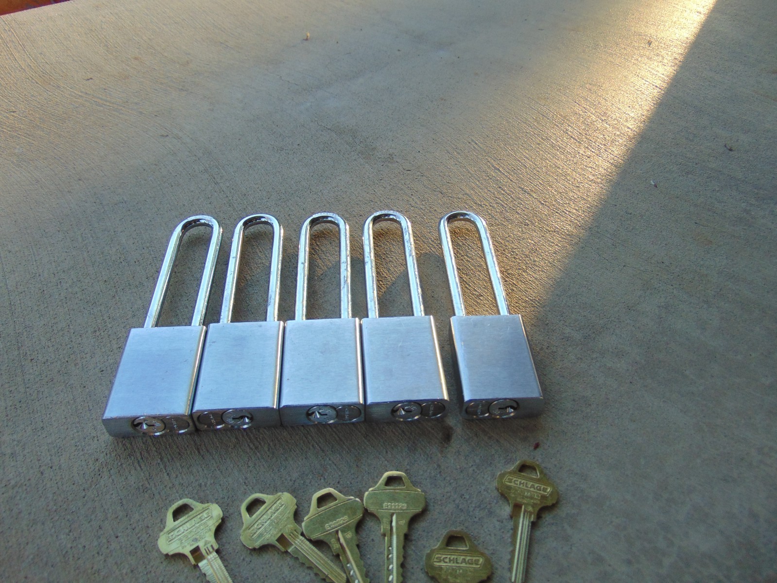 5 NEW PADLOCK WITH SCHLAGE PRIM AND 6 C135 PRIM KEYS LOCKSMITH