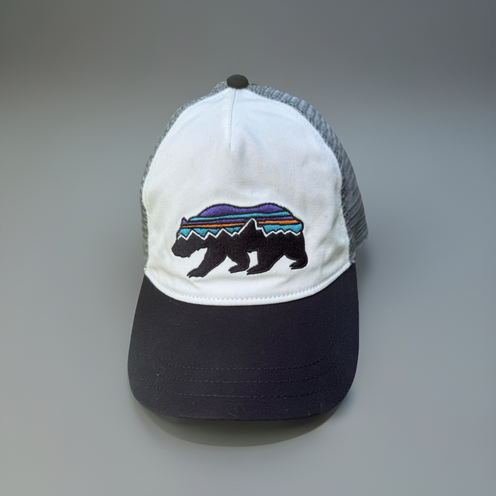 Patagonia Trucker Hat Cap w. Black Bear w Blanket on White Fabric Grey Mesh