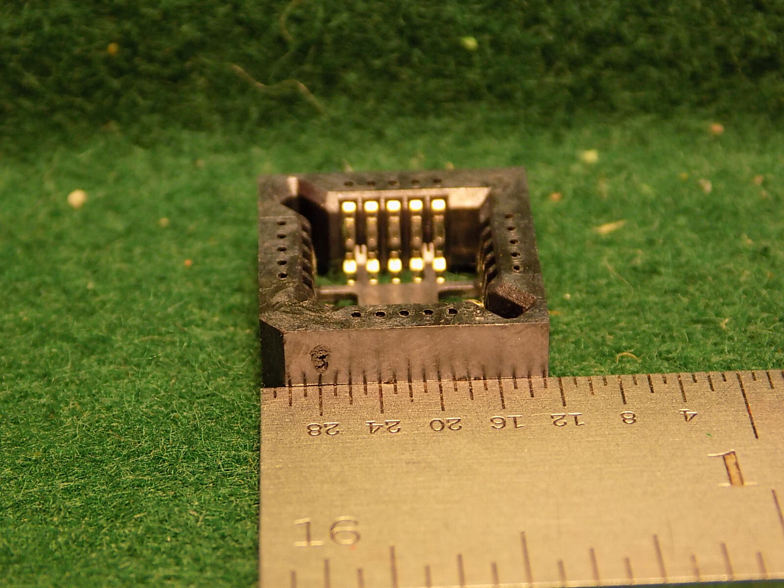(1 PC) IC SOCKET 20 POS LOW PROFILE PLCC ROHS NOS
