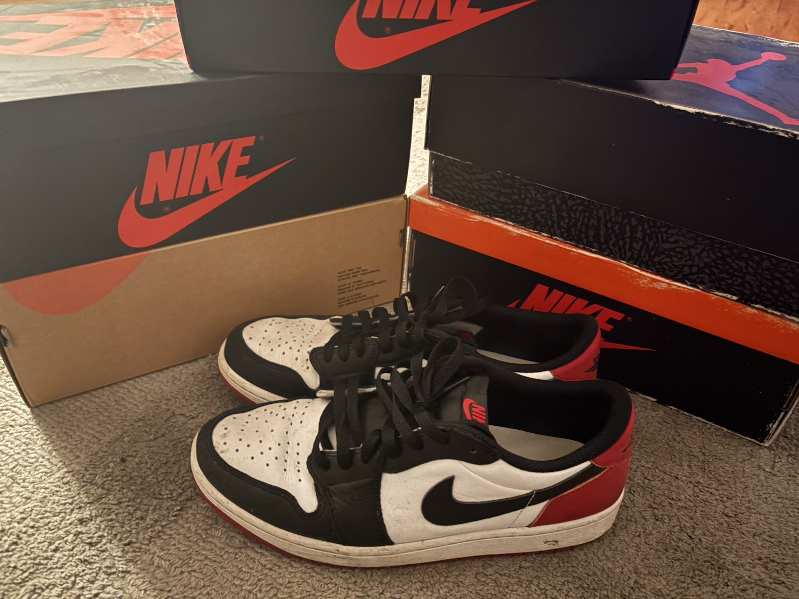 Nike Men's Jordan 1 Black Toe low, comes with OG box Mens 10.5