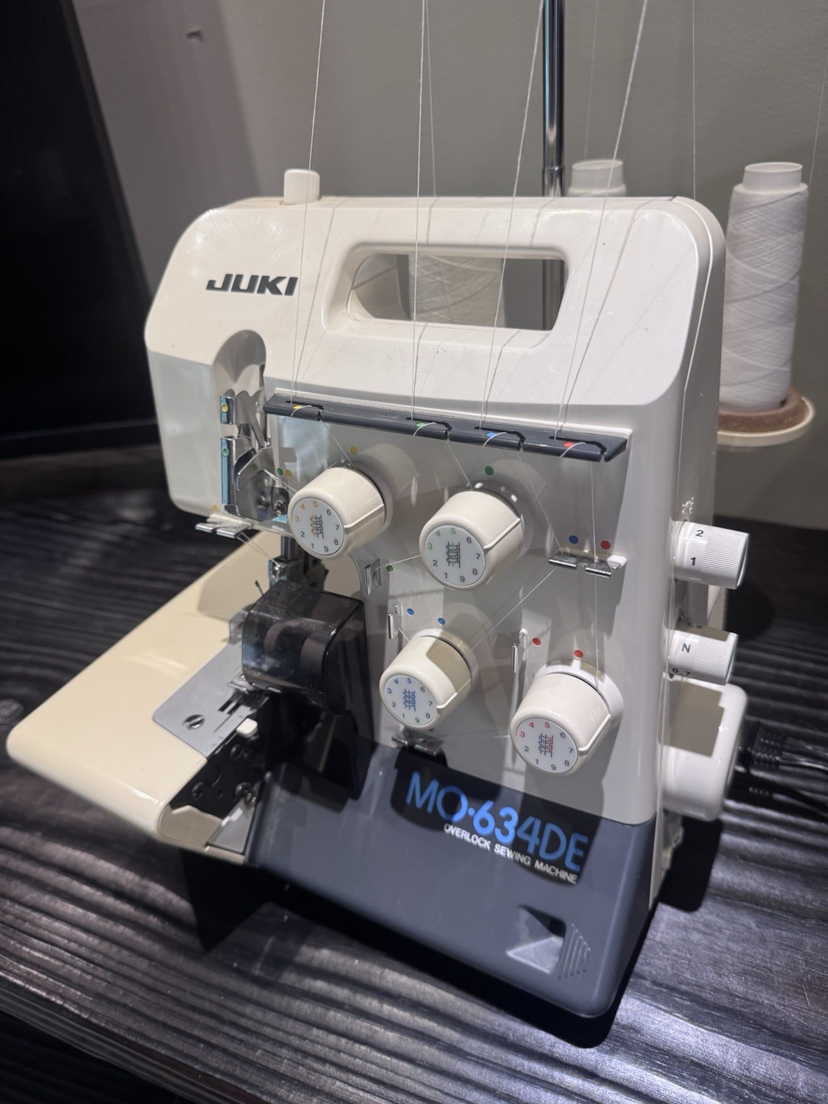 Juki MO-634DE Overlock Serger Sewing Machine w/ Foot Pedal, Manuals