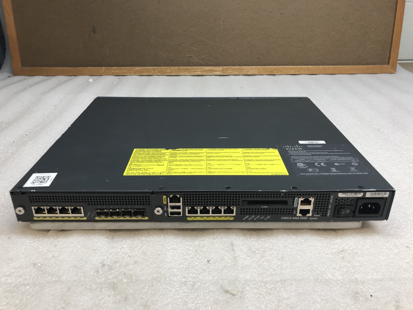 CISCO ASA 5550 Adaptive Security Appliance 4096 MB RAM, CPU Pentium 4 3000 MHz