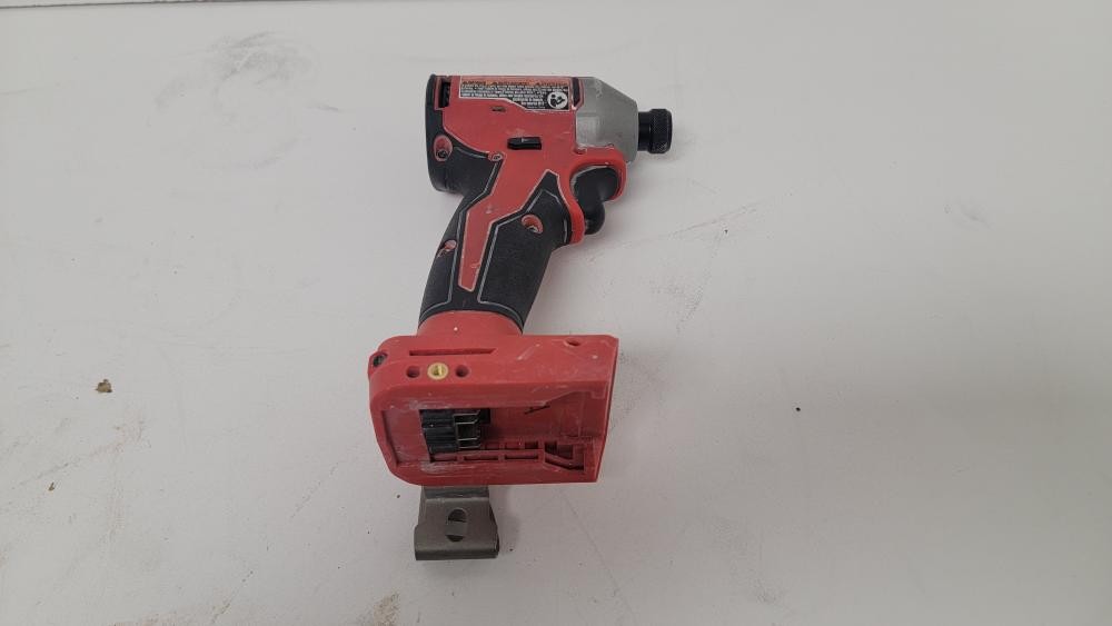 MILWAUKEE TOOLS 9R31 IMPACT DRIVER (P08023417)