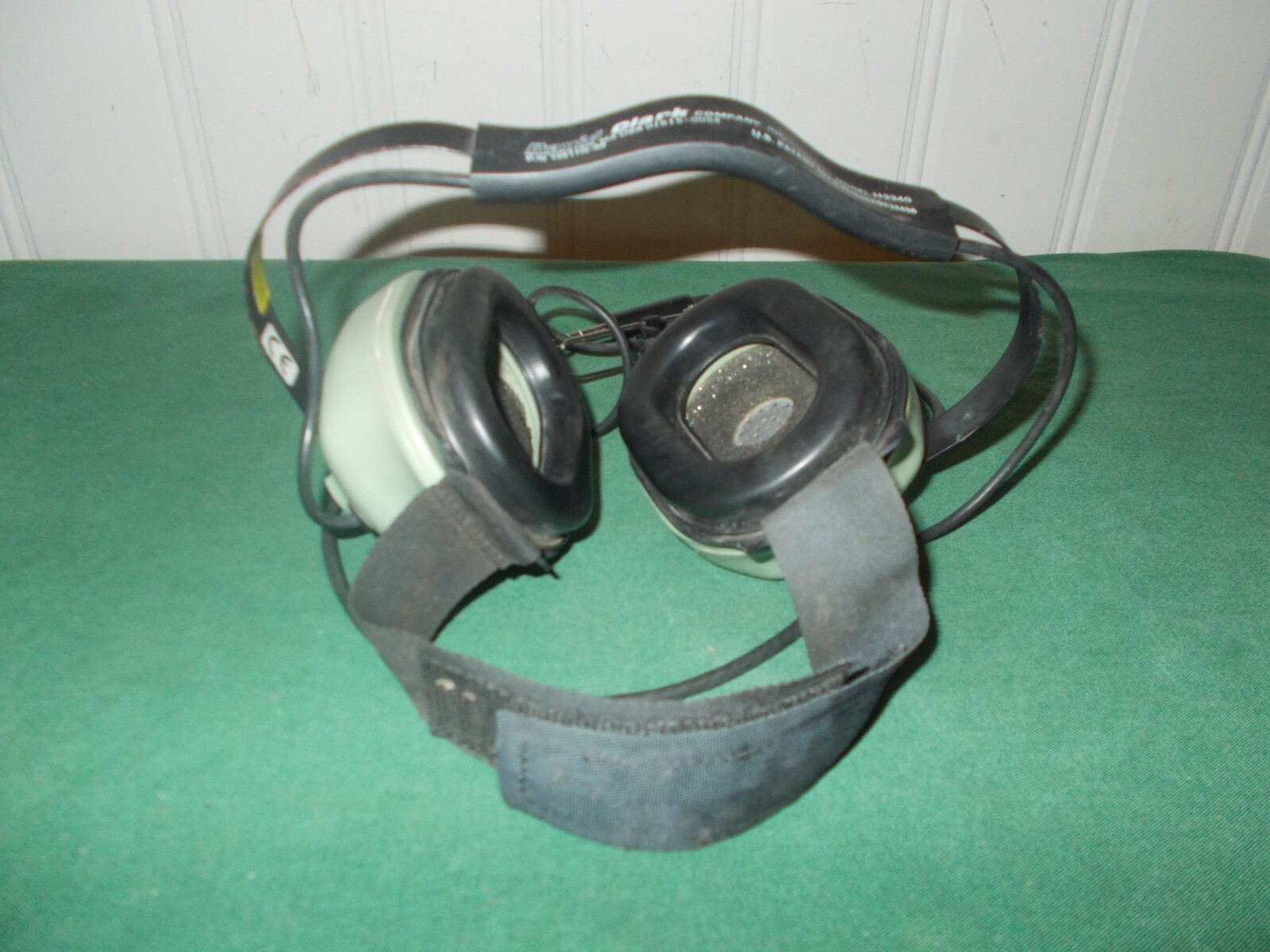 DAVID CLARK H3340 AVIATION HEADSET TESTED AND WORKING