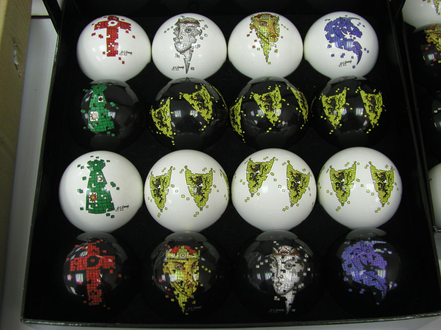 Vigma Billiard Ball Set CUEMATE Game Play Chess on a Pool Table with Rulesbook