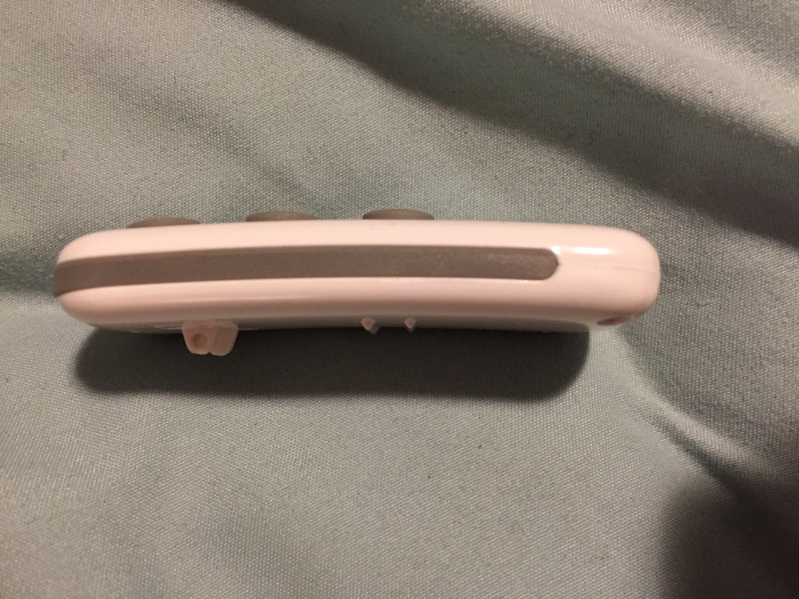 AIR CLICK REMOTE CONTROL ONLY MAC and PC. **NO USB** BROKEN CLIP. SEE PICS**