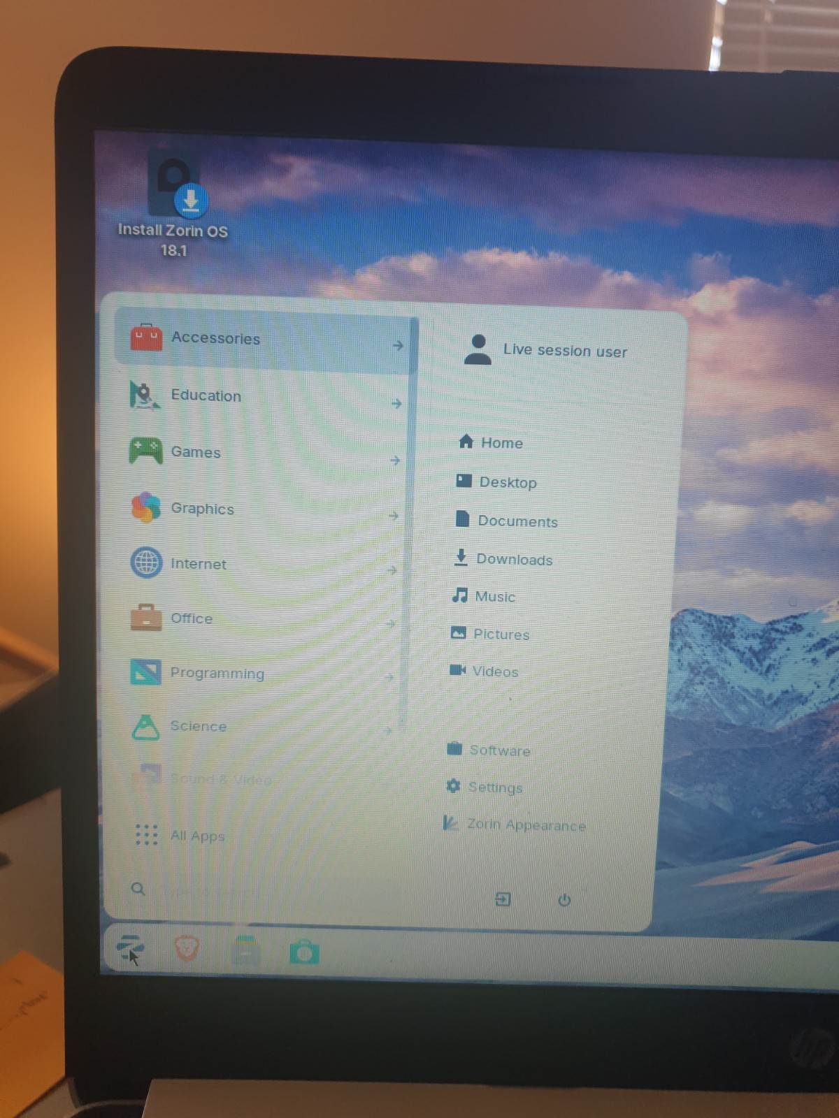 Linux Zorin OS 18.1 Education, 64-bit, Bootable Live and Install USB Flash Drive