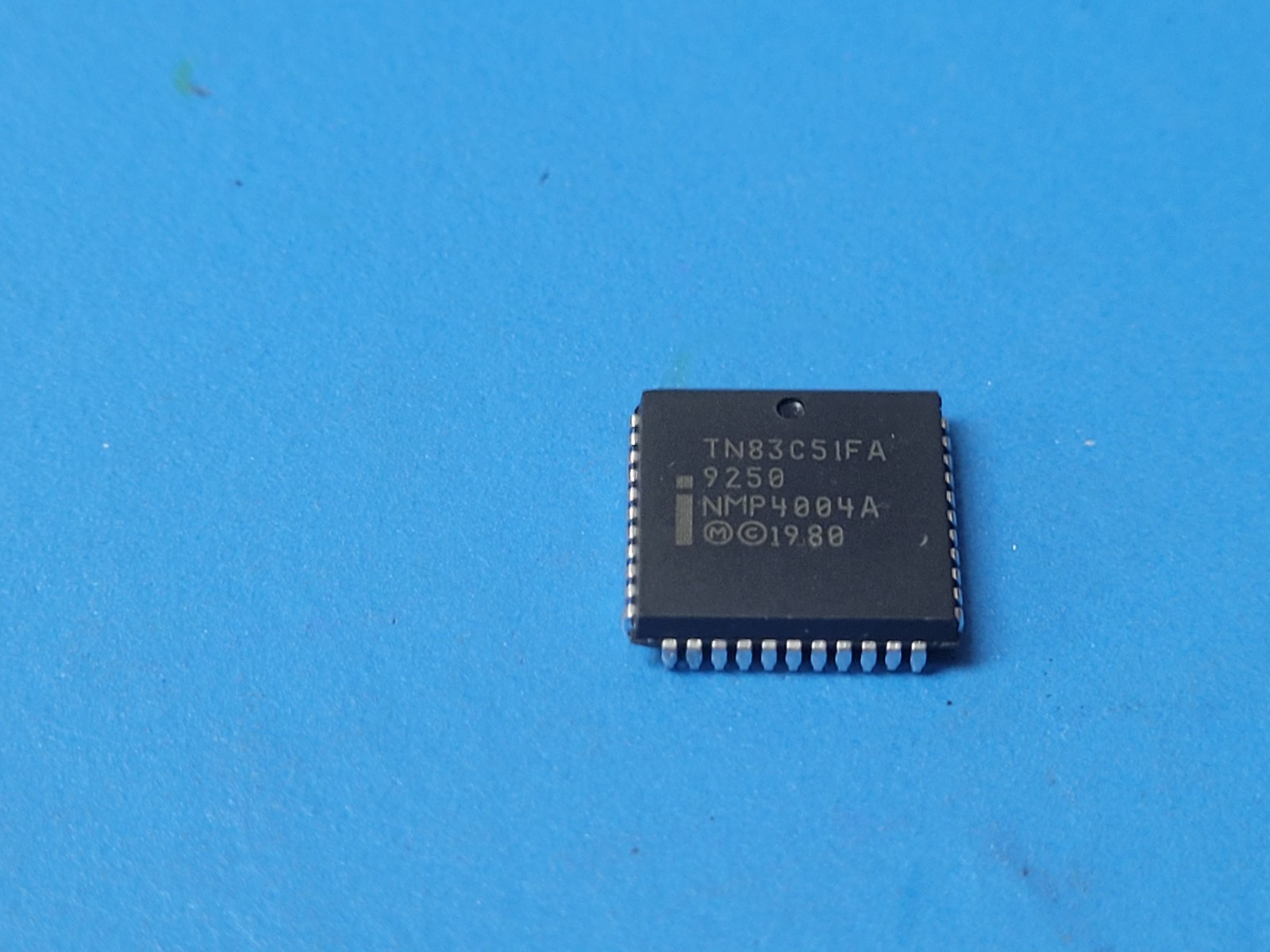 (5 PCS) TN83C51FA Microcontroller, 8-Bit, MROM, 8051 CPU, 12MHz, CMOS, PLCC44