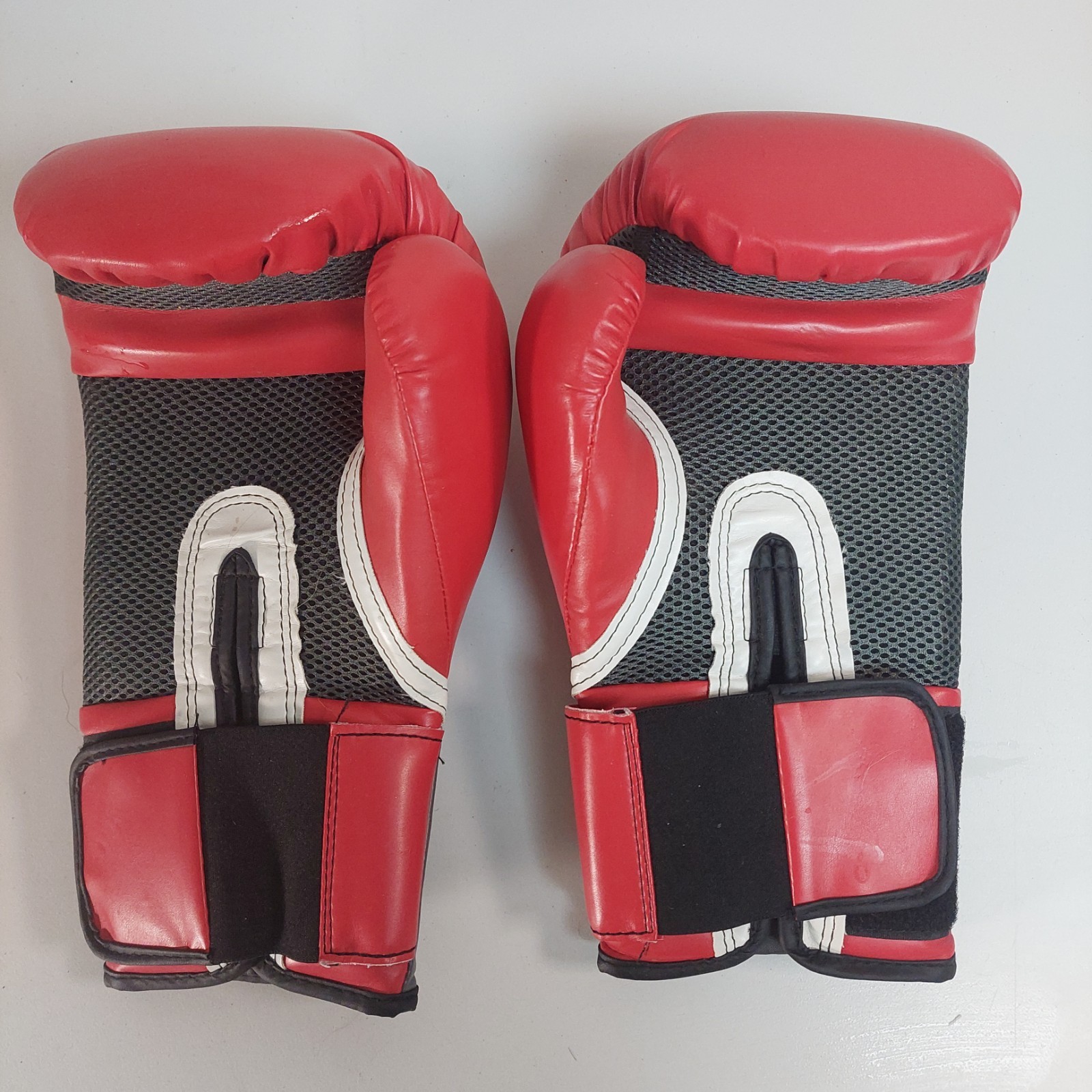 New Everlast Pro Style Training Gloves 14 oz Red 1200008 Boxing Gloves