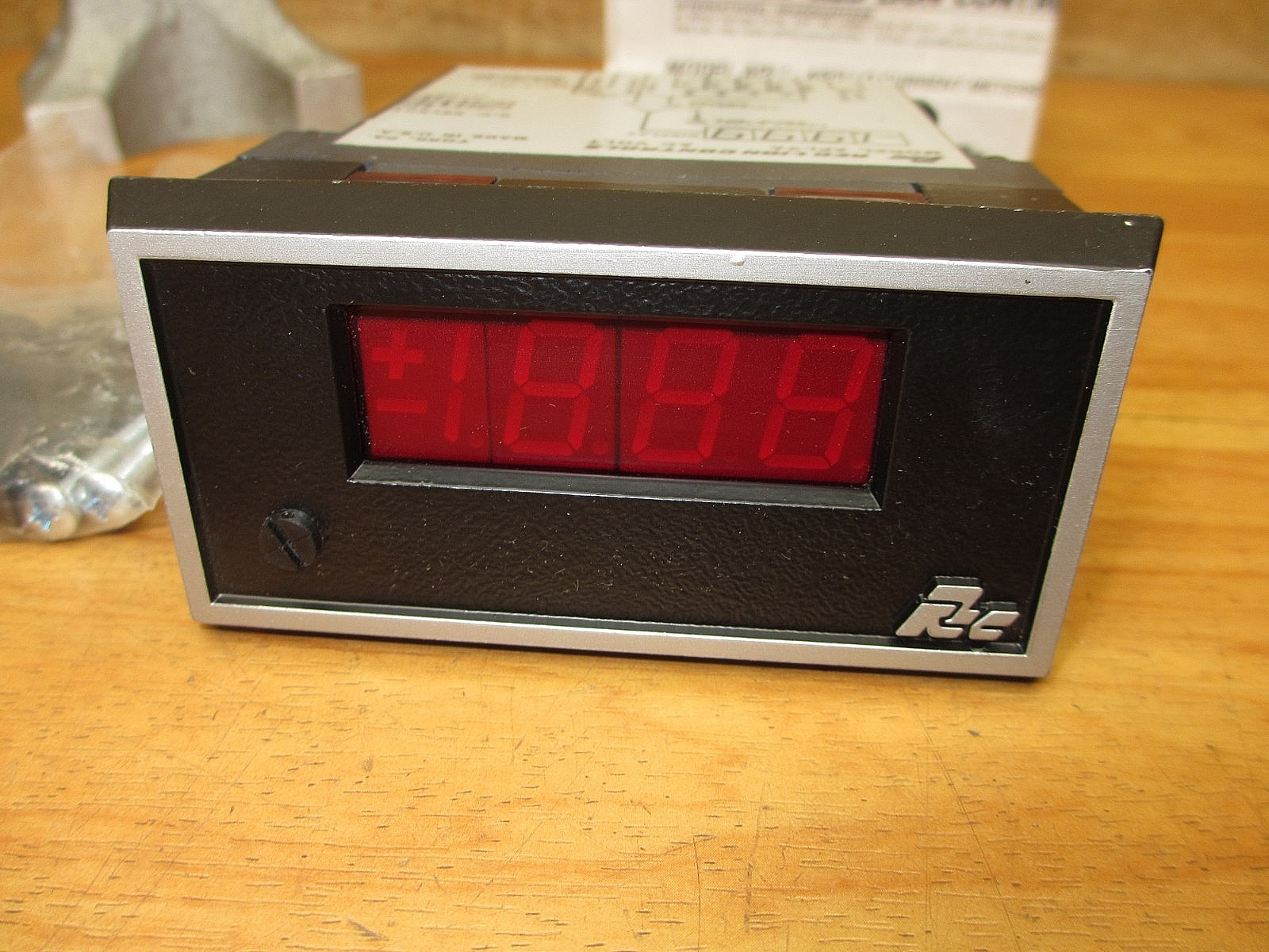 Red Lion Controls APLVA400 *NEW* Volt Meter Digital Panel Meter